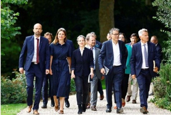 Macron lansează consultări în vederea formării unui guvern
