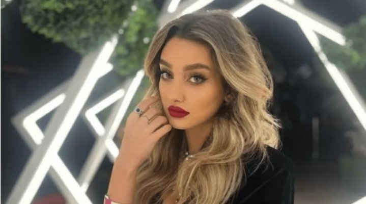 Daria, fiica lui Cătălin Crișan, imagini rare cu iubitul la plajă