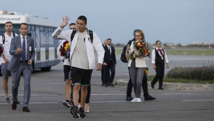 David Popovici nu a fost așteptat de niciun reprezentant al Guvernului la venirea în țară