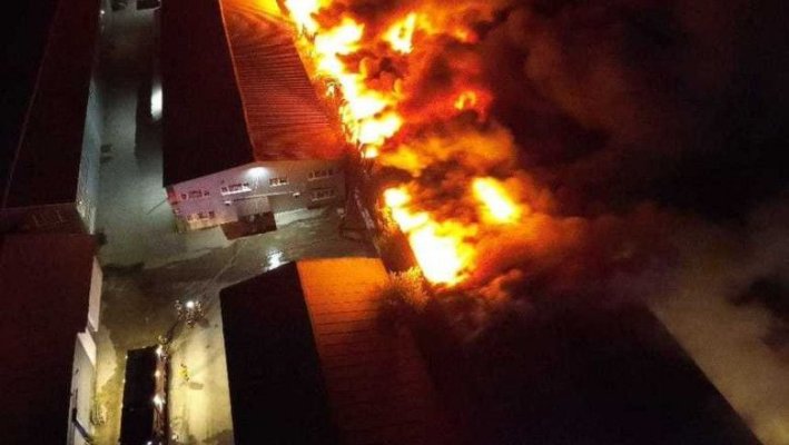 Incendiu uriaș lângă București: un depozit de electrocasnice a fost mistuit de flăcări