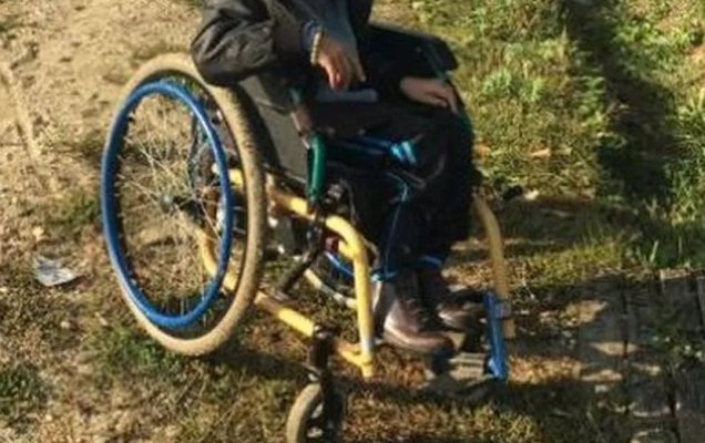 O mamă care încasa indemnizație pentru fetița sa cu dizabilități s-a trezit după recalculare cu pensie de 1 leu