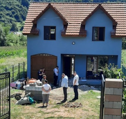 Gestul criminal al unui tată: Și-a închis soția și cei trei copii în casă, apoi a dat foc locuinței