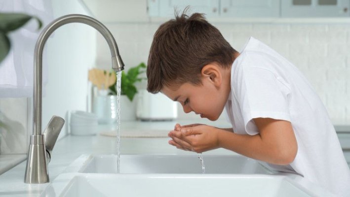 Concluziile unui raport: Fluorul din apa potabilă poate reduce IQ-ul copiilor