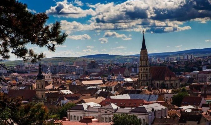 Cât a ajuns să coste o noapte de cazare la Cluj, în perioada festivalului Untold