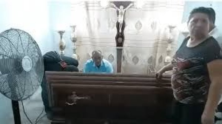 O femeie de 94 de ani s-a trezit în timpul priveghiului. Rudele se pregăteau să o înmormânteze