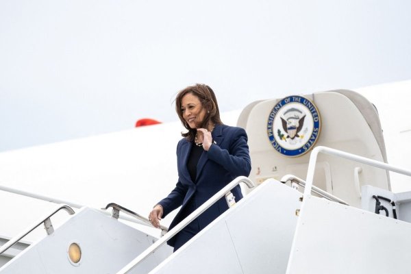 Sondaj CBS: Kamala Harris crește galopant și „topește“ avansul luat de Donald Trump