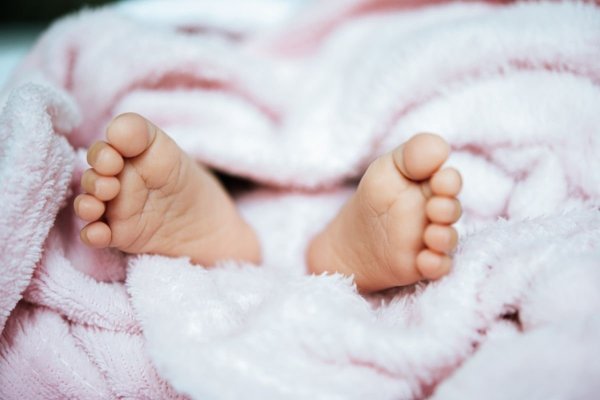 Creștere alarmantă a nașterilor premature: Incubatoare, disponibile doar în marile orașe