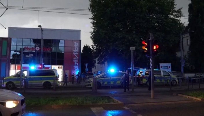 Doi frați români minori, spulberați pe trecerea de pietoni, de un tânăr cu BMW