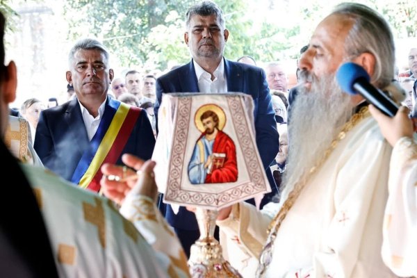 Marcel Ciolacu și Paul Stănescu au participat la slujba de Sfânta Maria, la Mănăstirea Văratec