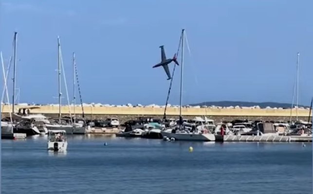 Tragedie în Franța: Un avion s-a prăbușit, în timpul unui spectacol aviatic. Video