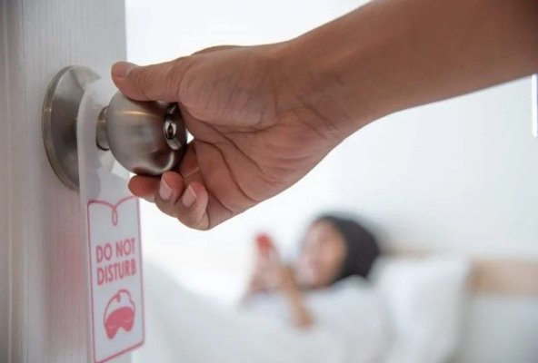 Oamenii de știință spun că pedofilia e o anomalie ce se naște în uter. Cum pot fi recunoscuți