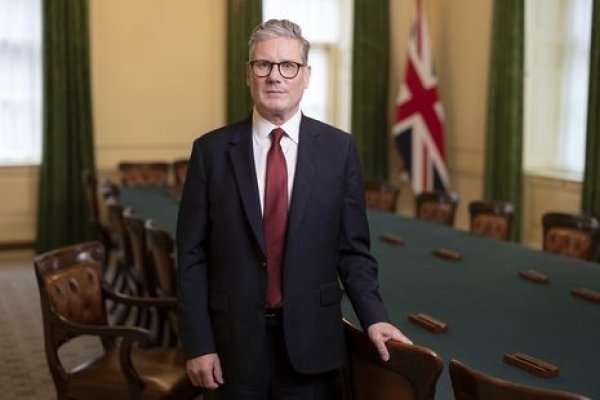 Presiune tot mai mare asupra lui Starmer după eșecul din alegeri: Trei membri ai guvernului au demisionat