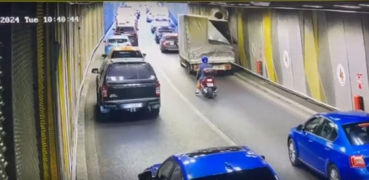 Încă un incident în Pasajul Unirii. O dubă a lovit un ventilator. Video