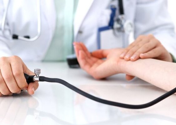 Tensiune arterială crescută: Sfaturile practice ale unui cardiolog când treci printr-un asemenea episod