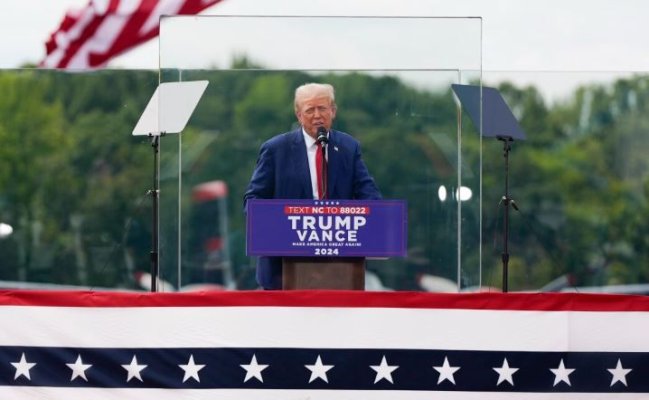 Donald Trump, băgat într-o cușcă de sticlă la primul discurs în public după tentativa de asasinat