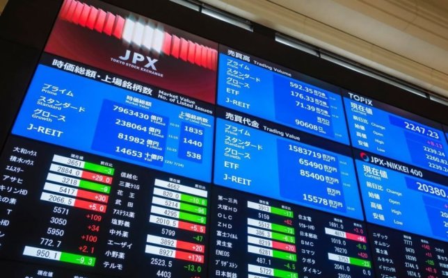  Acțiunile japoneze cresc cu 10% după un picaj spectaculos