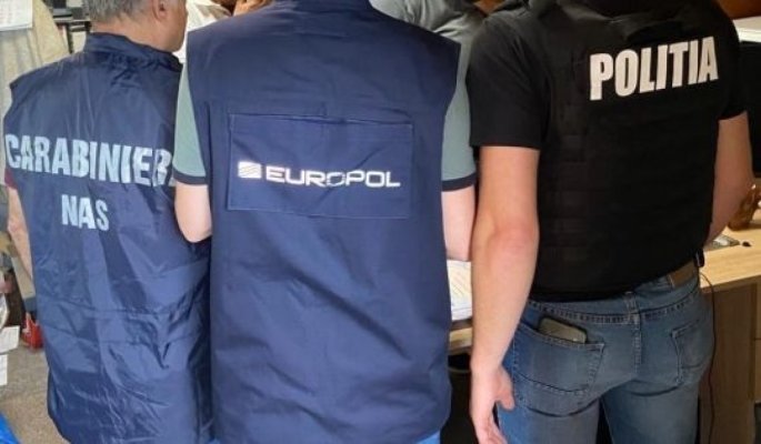 Trei cetățeni italieni, arestați pentru constituire a unui grup infracțional organizat. Video