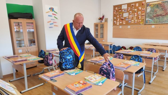 An școlar fără griji și probleme pentru elevii din Agigea. Primăria oferă uniforme și rechizite noi