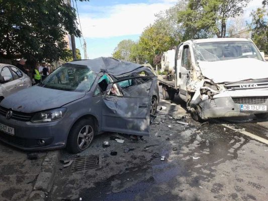 Accident grav, în Fundeni! Patru mașini implicate și doi răniți