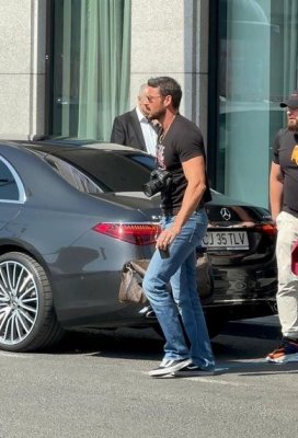 Actorul Michele Morrone și iubita româncă, surprinși într-un hotel din Capitală. Unde au plecat cei doi îndrăgostiți