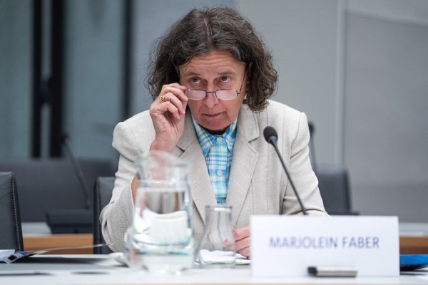 Olanda: Guvernul anunţă măsuri de limitare a migraţiei şi un moratoriu asupra cererilor de azil