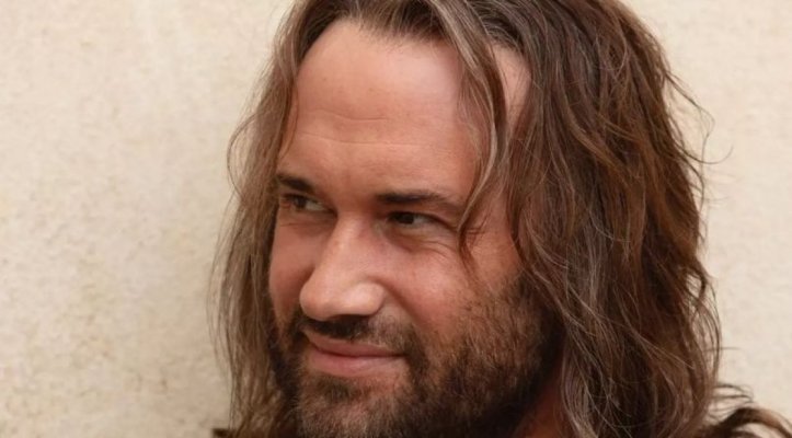 Mihai Bendeac, cu plete în filmul său „Căsătoria”