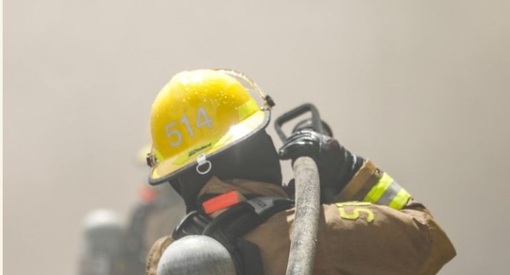 Fost pompier, arestat pentru declanşarea unui incendiu soldat cu 137 de morţi