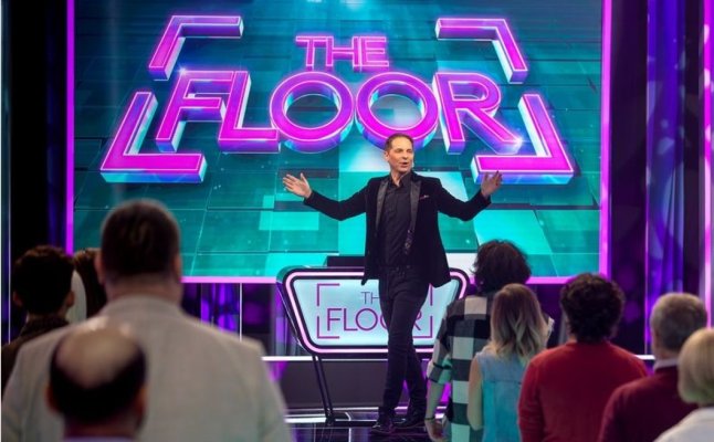 Ce nu au voie să facă concurenții de la „The Floor”
