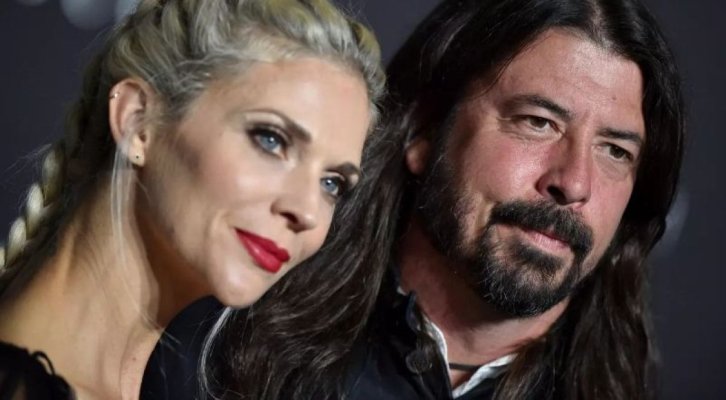 Dave Grohl și-a înșelat soția și recunoaște că are un copil în afara căsniciei
