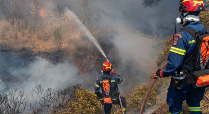 Hoteluri evacuate din cauza unui incendiu de vegetație