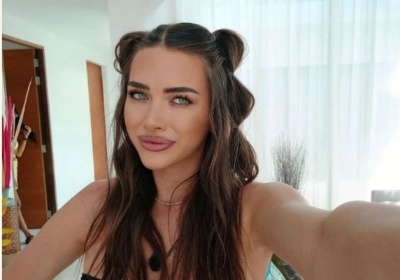 Iustina de la Insula iubirii arde de nerăbdare