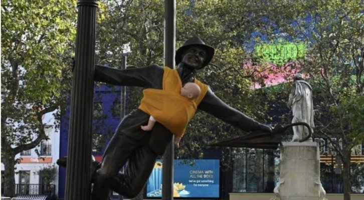 De ce au fost puse păpuși pe statuile din Londra