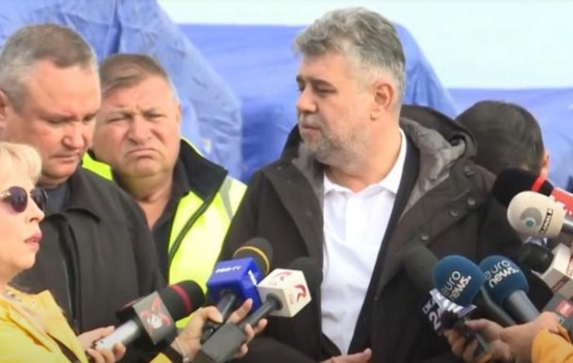 Ciucă și Ciolacu, în vizită la oamenii distruși de inundațiile apocaliptice. Video