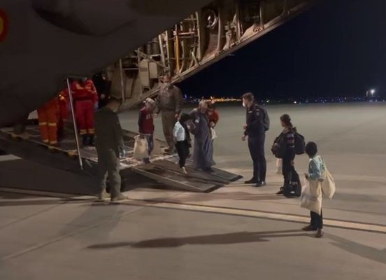Copii din Fâșia Gaza, aduși la tratament medical în România. Video
