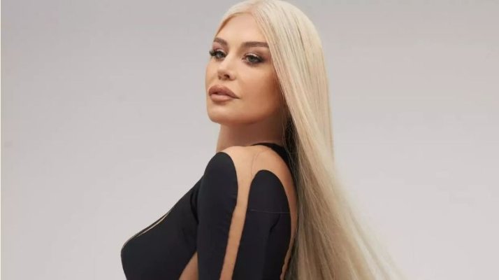 Loredana Groza, îmbrăcată într-un body care dă senzația că e dezbrăcată