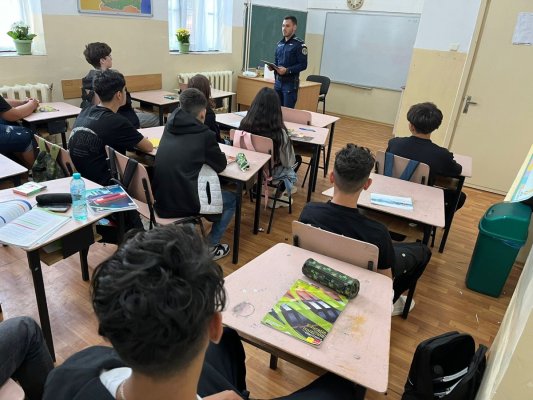 Polițiștii constănțeni au desfășurat acțiuni în unitățile de învățământ