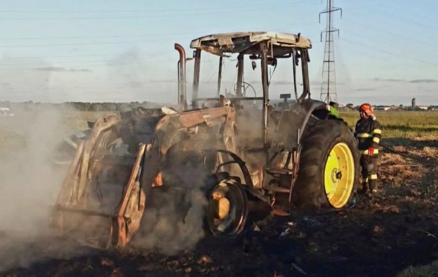 Un tractor s-a făcut scrum, la IAS Mangalia