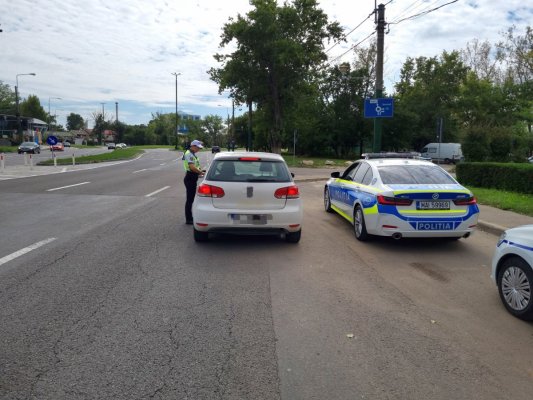 Un șofer a virat brusc la vederea unor polițiști din Constanța. Ce au descoperit în mașină