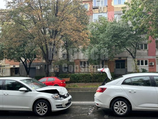 Accident rutier între două autoturisme, în zona Școlii nr. 16. Video