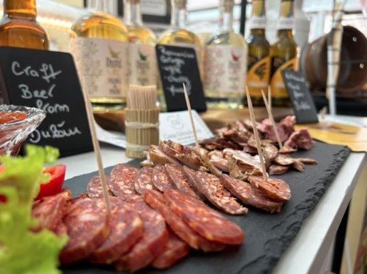 Produsele tradiţionale, vinurile şi pensiunile agroturistice din zona Buzăului, promovate la Terra Madre 2024 de la Torino