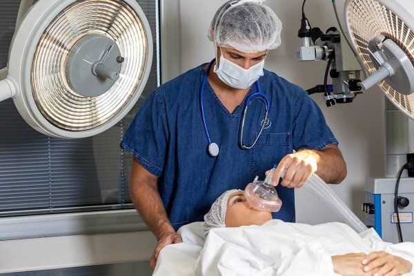 Tehnologia care va revoluționa medicina: Medicii pot monitoriza pacienții sub anestezie