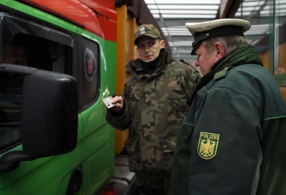 Germania a suspendat de luni Spațiul Schengen, pentru cât timp vor fi controlate pașapoartele la frontierele terestre