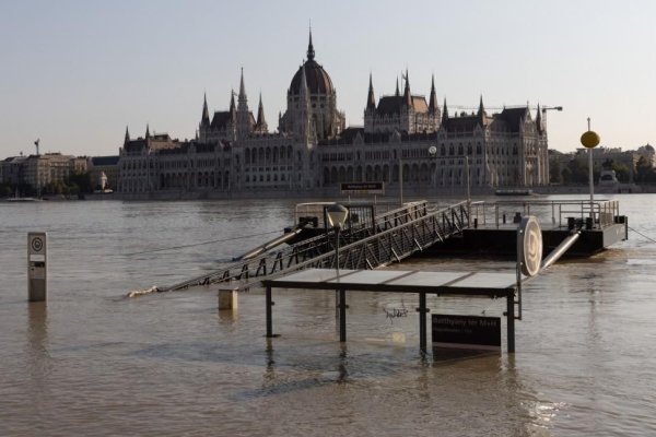 Totul e sub ape în Budapesta. Dunărea a depășit cu un metru cotele de siguranță