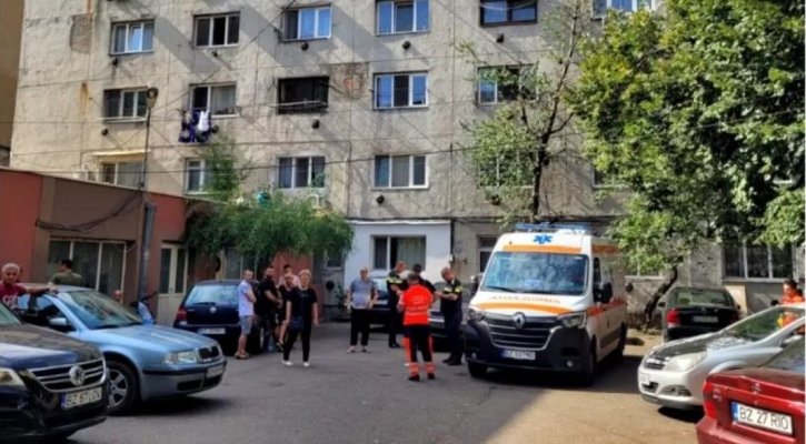 Scăpat de sub supravegherea bunicii, un băiețel de 4 ani a căzut de la etajul patru