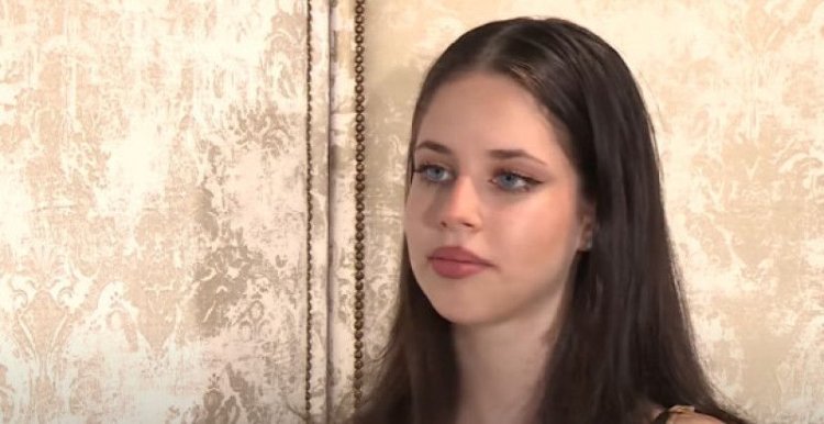 Violeta Bănică urmează în paralel cu liceul și un al doilea sistem de învățământ