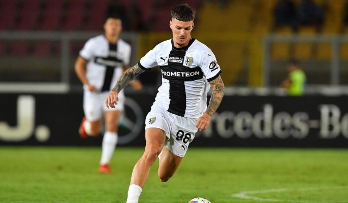Fotbal: Dennis Man, cel mai bun atacant din Serie A, pe baza notelor primite
