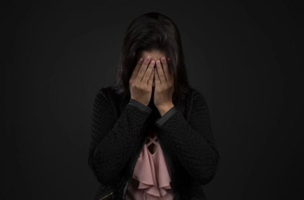Cum recunoști o persoană care se gândește la sinucidere: 10 semne de risc de suicid