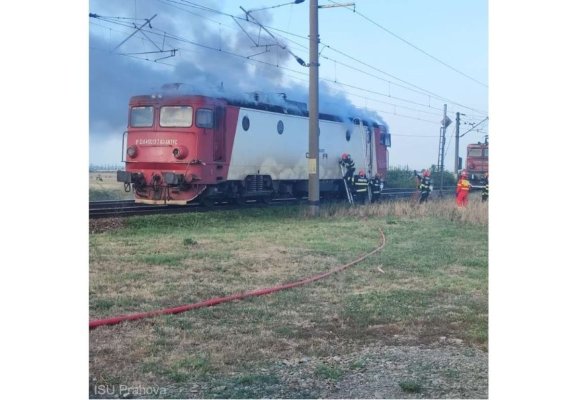 Locomotiva unui tren de călători în care se aflau 100 de persoane a luat foc