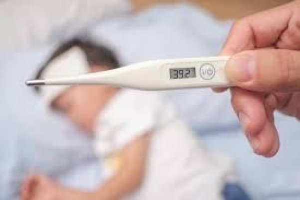 Metoda „șosetelor umede” pentru copiii cu febră. Ce spun specialiștii