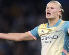 Fotbalistul Erling Haaland a dat în judecată compania Norwegian Air Shuttle, după ce i-a folosit frizura celebră într-o reclamă